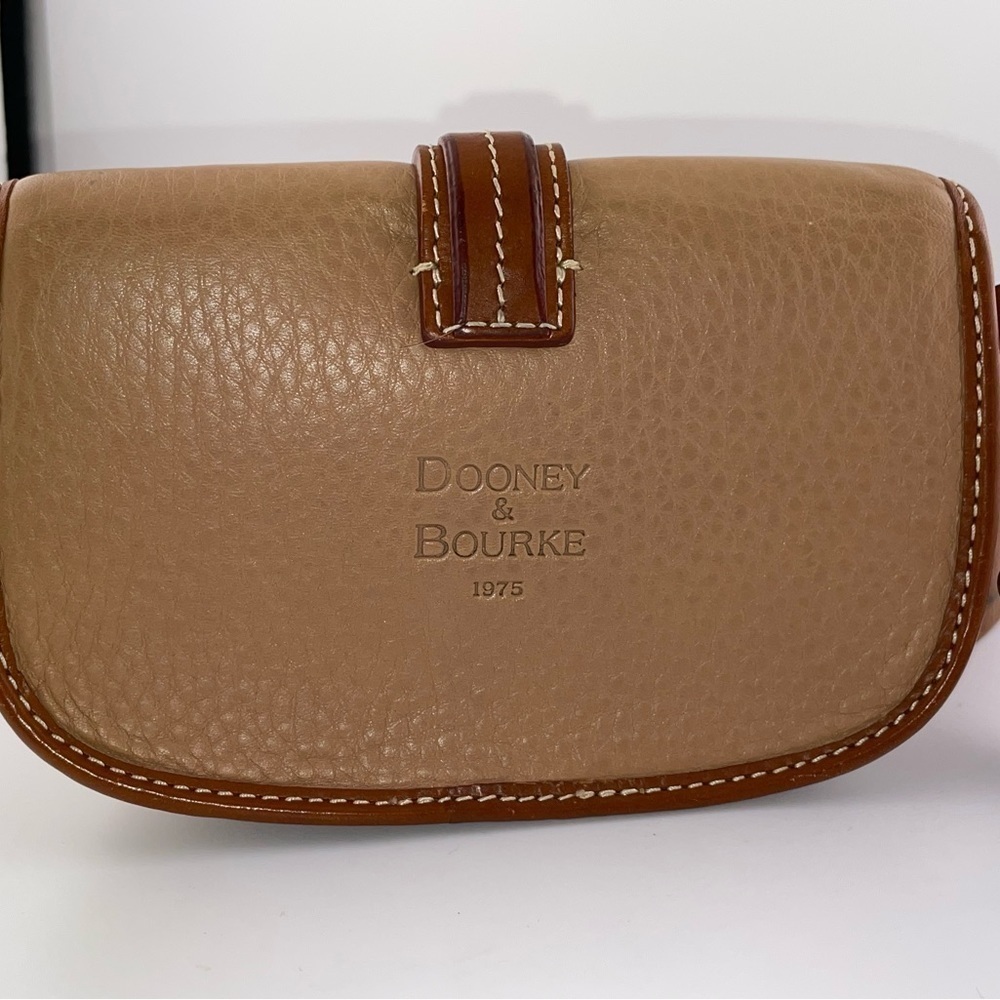 NWOT Dooney & Bourke Small Wristlet Tan With Brown Logo Snap Closure Leather‍‍‍‍ - Picture 5 of 6